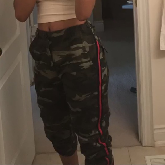 *SOLD*Army Cargo Pants - Picture 4 of 10